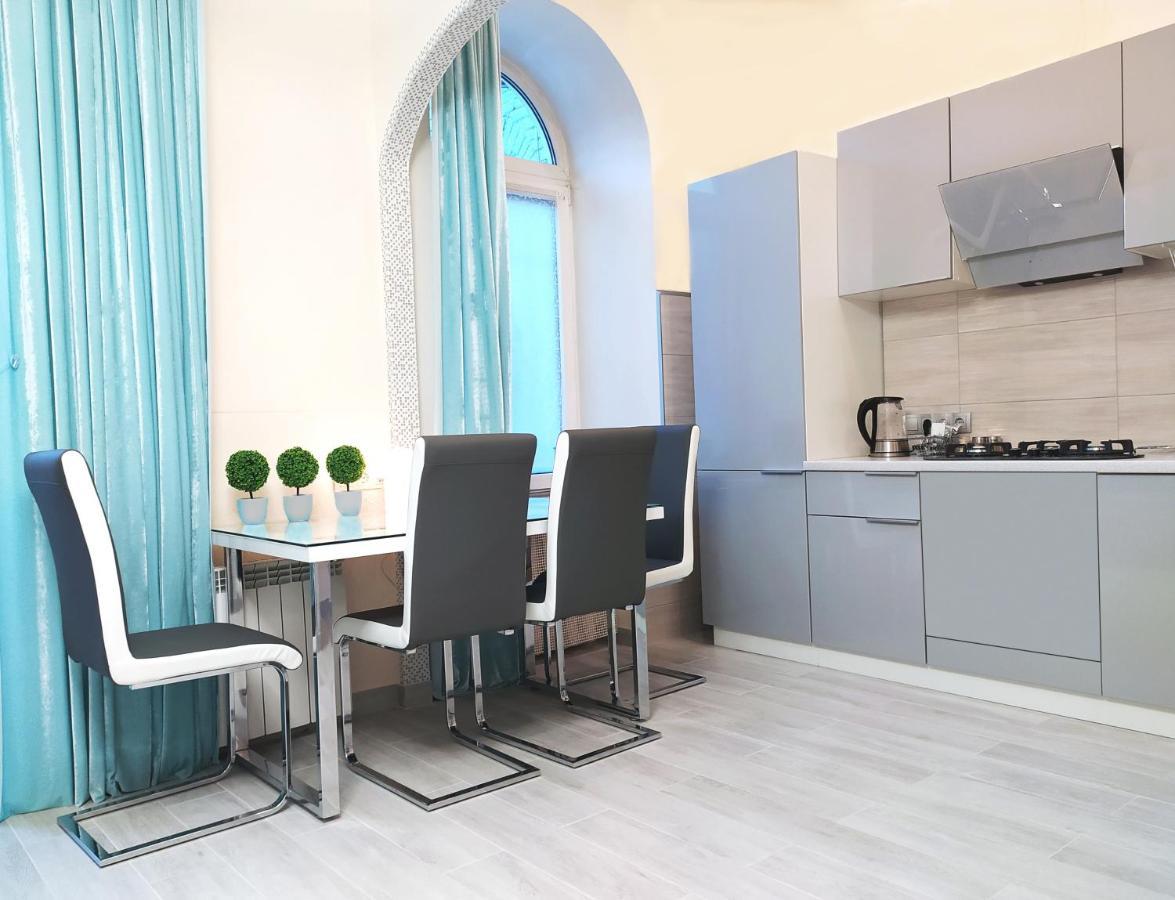 Apartment Luxury Centre Located Киев Екстериор снимка